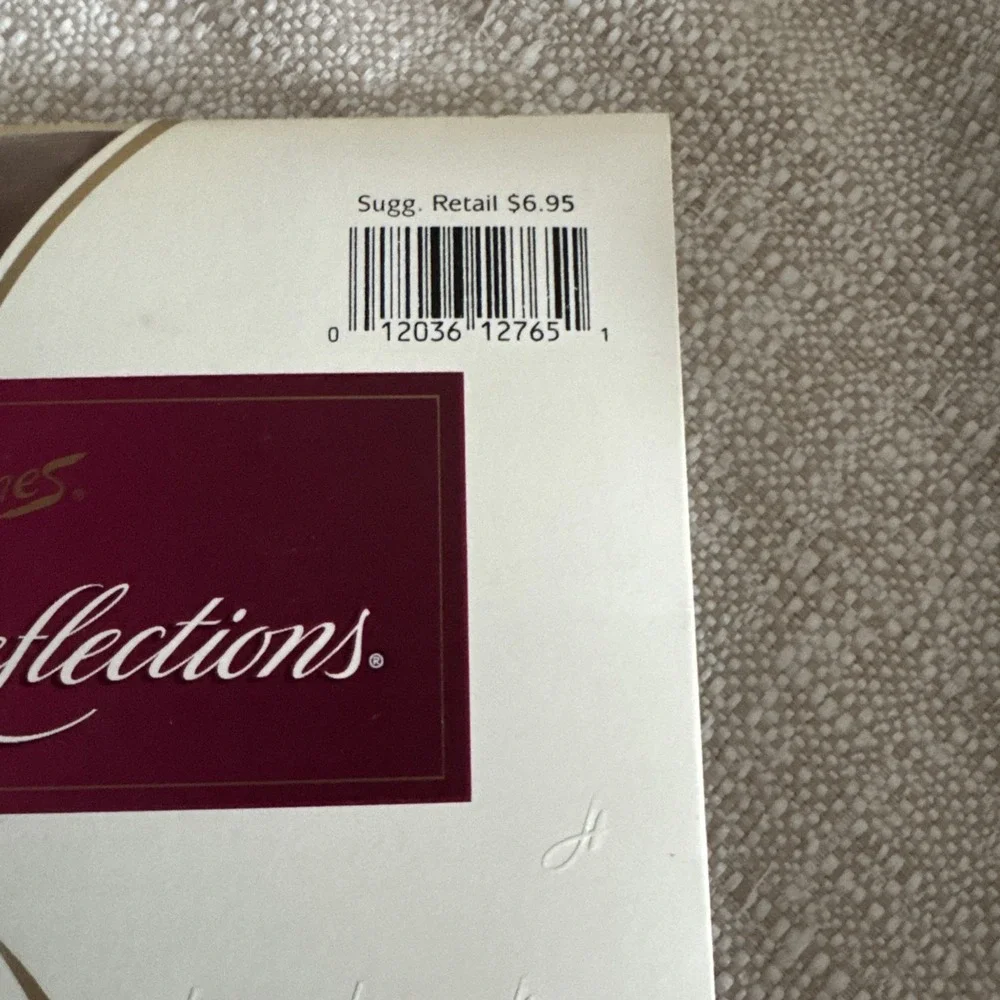 1 Pair Hanes Silk Reflections SIlky Sheer Control Top Pantyhose BARELY THERE‎ EF